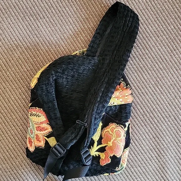 Small Vegan Convertible Boho Tapestry Backpack Sling Bag Purse 11×12.5 - Picture 2 of 7